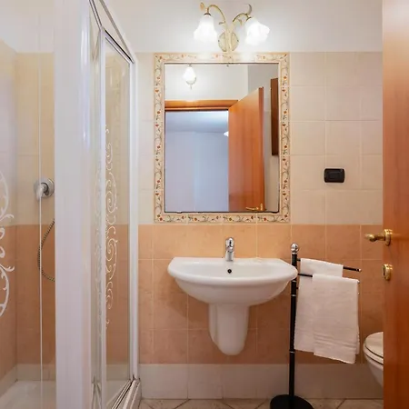 - Pool & Relax Апартаменты Фоллоника