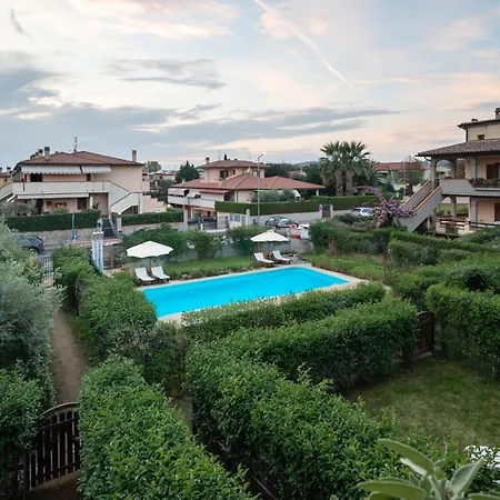 - Pool & Relax Апартаменты *