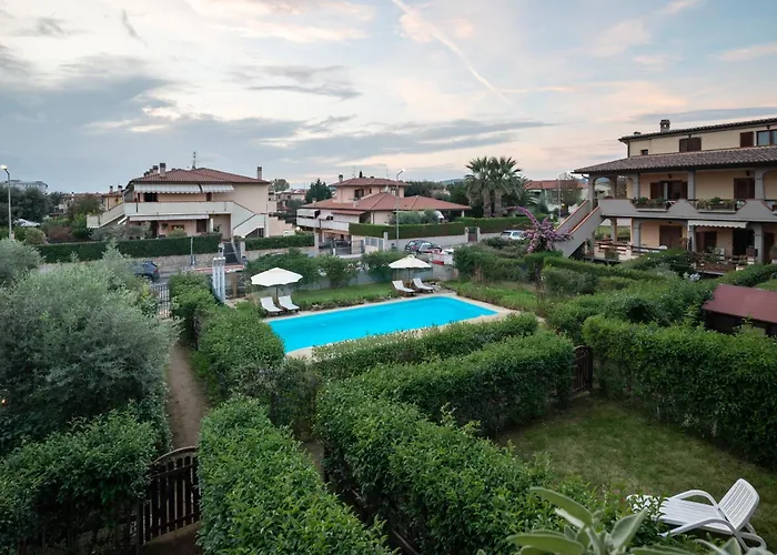 - Pool & Relax Апартаменты *